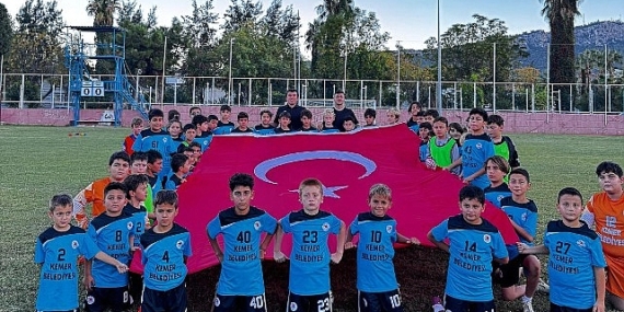 Futbol okulumuzdan Cumhuriyet kutlaması