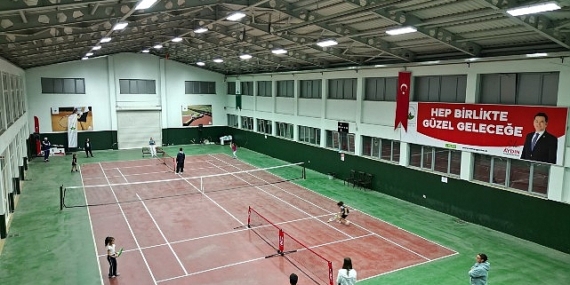 Geleceğin şampiyon raketleri korta çıktı