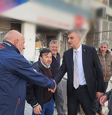 golcuk-belediye-baskani-ali-yildirim-sezer-vatandaslar-ve-esnafla-bir-araya-gelerek-ilcede-devam-1PwaZZEn.jpg
