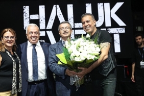 haluk-leventin-sahne-aldigi-balkan-panayiri-coskusu-niluferi-sardi-x9waLNQI.jpg