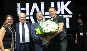 haluk-leventin-sahne-aldigi-balkan-panayiri-coskusu-niluferi-sardi-x9waLNQI.jpg