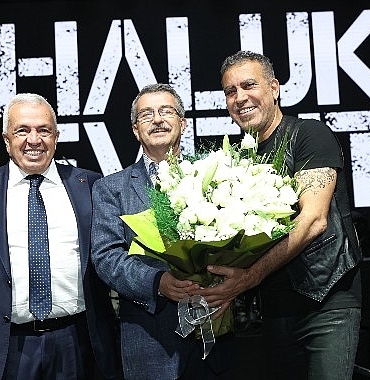 haluk-leventin-sahne-aldigi-balkan-panayiri-coskusu-niluferi-sardi-x9waLNQI.jpg