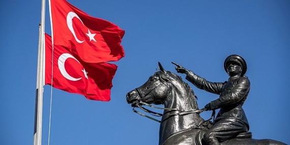 İzmir’de en büyük bayrama en görkemli kutlama
