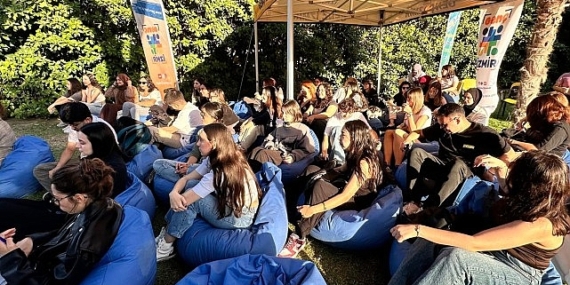 İzmir’de gençlerin “deneyim yolculuğu başladı