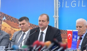 iznikte-gerceklestirilen-kazi-calismalarinin-bilgilendirme-toplantisi-gol-kenarinda-gerceklesti-A1TWqQkR.jpg
