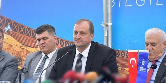 İznik’te gerçekleştirilen kazı çalışmalarının bilgilendirme toplantısı göl kenarında gerçekleşti