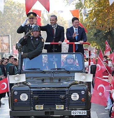 kadikoyde-buyuk-cumhuriyet-yuruyusu-oncesi-renkli-goruntuler-Q8hq71xY.jpg