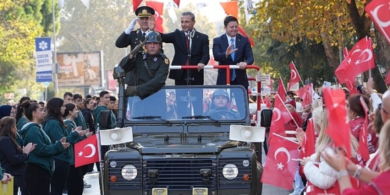 Kadıköy’de Büyük Cumhuriyet Yürüyüşü Öncesi Renkli Görüntüler