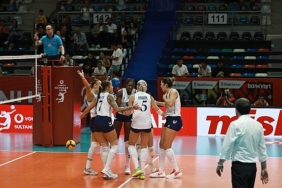 kadin-voleybol-takimindan-ilk-mac-ilk-galibiyet-gsNlvuSZ.jpg