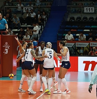 kadin-voleybol-takimindan-ilk-mac-ilk-galibiyet-gsNlvuSZ.jpg