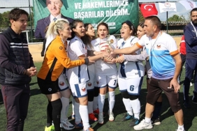 kadinlar-futbol-oynarsa-dunya-yerinden-oynar-xJ3b5UM4.jpg