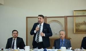 kahramankazan-belediye-baskani-selim-cirpanoglu-19-ekim-muhtarlar-gunu-kapsaminda-mahalle-muhtarlari-ile-bir-1I5ydfrc.jpg