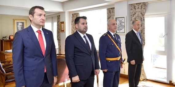 Kahramankazan Belediye Başkanı Selim Çırpanoğlu, Kahramankazan Kaymakamlığı tarafından düzenlenen 29 Ekim Cumhuriyet Bayramı programına katıldı.