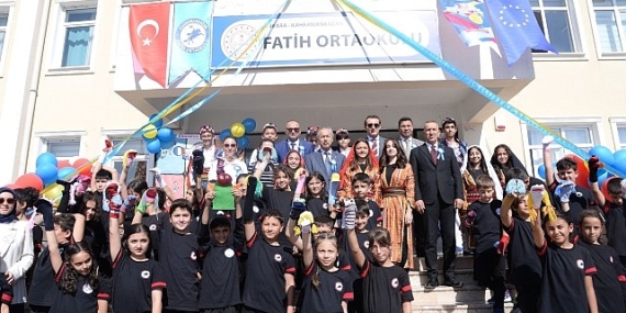 Kahramankazan Fatih Ortaokulu, ErasmusDays kapsamında renkli bir kutlama programı düzenledi.