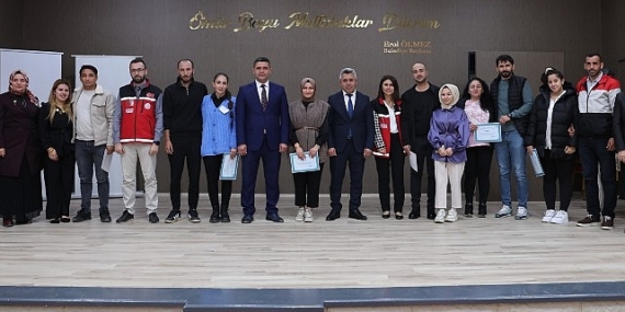 Kandıra’da yeni evl çiftler sertifikalarını aldı