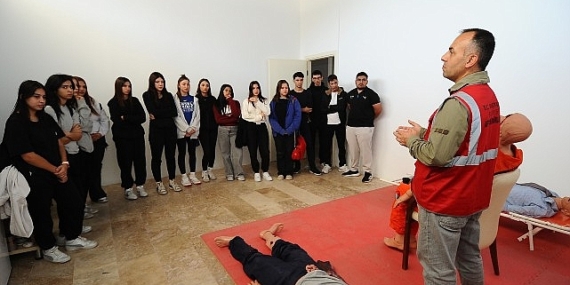 Karşıyaka’da okullara yönelik afet farkındalık eğitimleri başladı