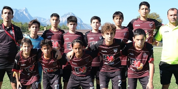 Kemer Belediye Spor fırtına gibi