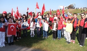 kocaelide-binler-cumhuriyet-askina-kostu-Ax8Eh1Md.jpg