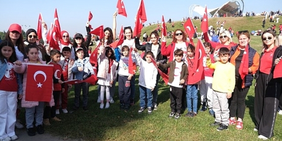 Kocaeli’de binler ‘Cumhuriyet’ aşkına koştu