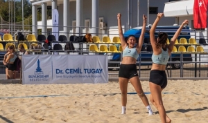 liseli-genclerden-plaj-voleybolu-ve-muzik-soleni-Oddg97hq.jpg