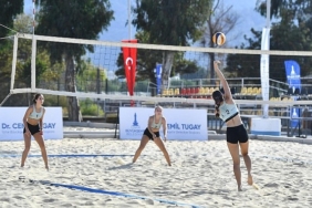 liseliler-plaj-voleybolu-senligi-coskuyla-sona-erdi-hTMfCP6D.jpg