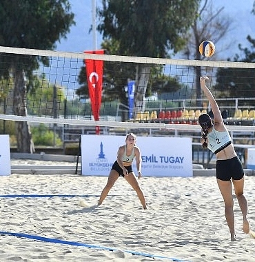 liseliler-plaj-voleybolu-senligi-coskuyla-sona-erdi-hTMfCP6D.jpg