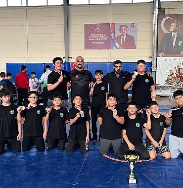 menemen-belediyesi-gures-takimi-il-sampiyonu-oldu-MgSaSp35.jpg