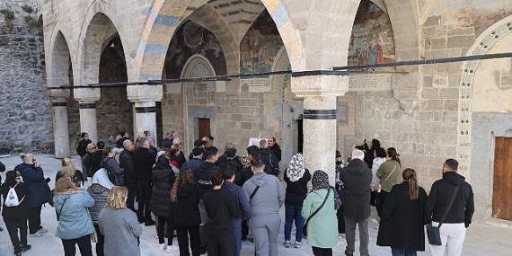 Meryem Ana Kilisesi Yerli ve Yabancı Turistleri Ağırlıyor