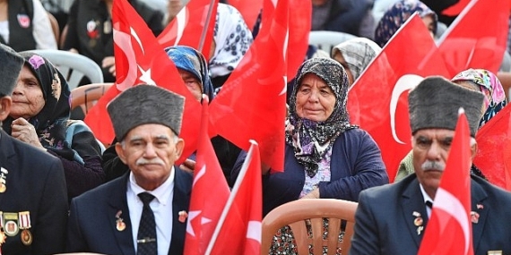 Ödemiş, Dikili ve Torbalı’da Cumhuriyet Bayramı coşkuyla kutlandı