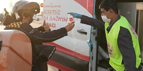 Öğrencilere ve İşe Gidenlere Sıcak Çorba