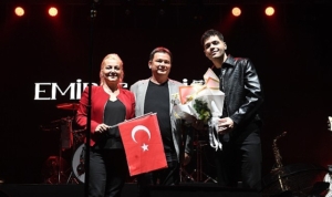osmangazide-muhtesem-cumhuriyet-bayrami-konseri-quEGl6Q5.jpg