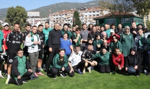 ozel-cocuklardan-kocaelispora-ozel-ziyaret-vEDrRhdi.jpg