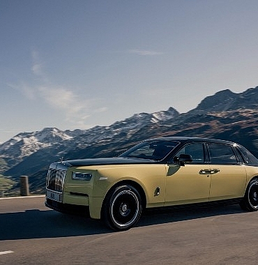 rolls-royce-goldfinger-filminin-60-yili-serefine-ozel-phantom-extended-modelini-tanitti-JTyOWA4k.jpg