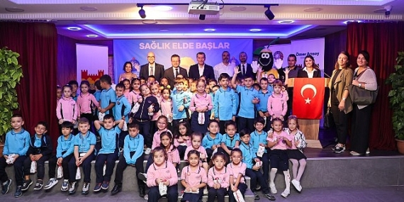 Zeytinburnu Belediyesi ve Koç Üniversitesi Hastanesi, “Sağlık Elde Başlar” projesiyle 5 bin ilkokul öğrencisine el yıkama eğitimi vermeyi hedefliyor.