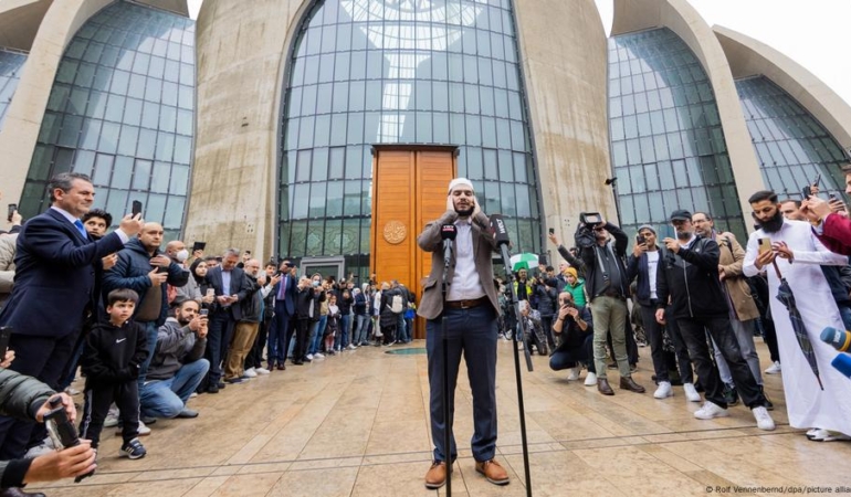 Almanya’da ezan izni