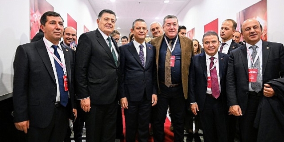 Başkan Böcek CHP’li Belediye Başkanları Çalıştayı’na katıldı
