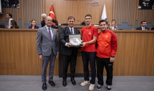 baskan-tugaydan-millilik-vurgusu-dZFGX8U9.jpg