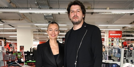 Ceyda Kasabalı ve Fırat Albayram MediaMarkt’ın geleneksel ‘Şahane Cuma’ etkinliğine konuk oldu