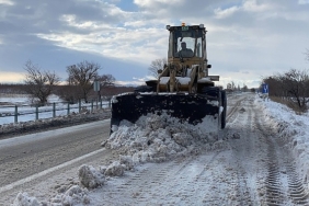 cumra-belediyesi-kar-yagisi-dolayisiyla-yol-acma-ve-tuzlama-calismasi-yapti-BsJvQqhH.jpg