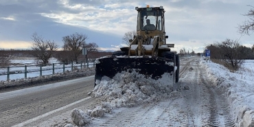 cumra-belediyesi-kar-yagisi-dolayisiyla-yol-acma-ve-tuzlama-calismasi-yapti-BsJvQqhH.jpg