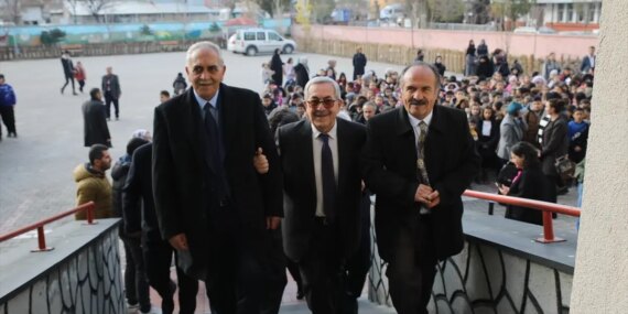 Erciş’te Emekli Öğretmenler Günü Kutlandı
