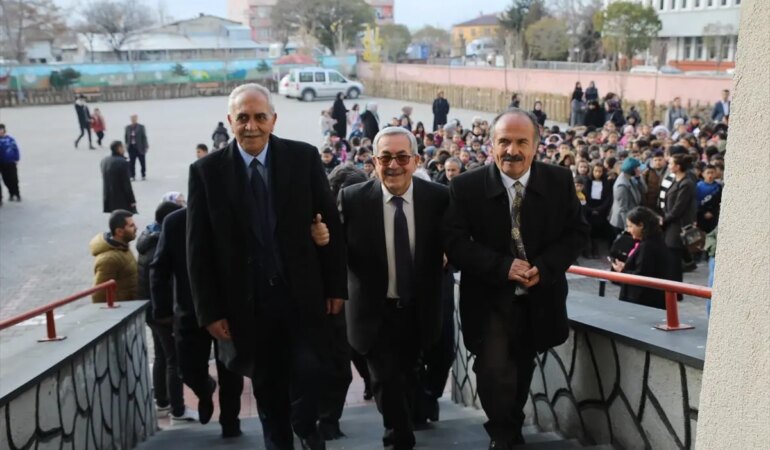 Erciş’te Emekli Öğretmenler Günü Kutlandı