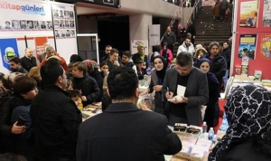 inegolluler-kitap-fuarinda-yazarlarla-bulusuyor-iMNJDarJ.jpg