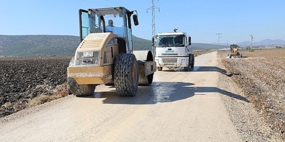 Menderes Belediyesi, İzmir Büyükşehir Belediyesi’nin destekleri ile mahallelerde üretim yolları yapıyor.