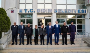 muhtarlar-istisare-toplantisi-icin-didime-gelen-aydin-valisi-yakup-canbolat-didim-belediye-baskani-hatice-MzmGLRPM.jpg