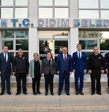 muhtarlar-istisare-toplantisi-icin-didime-gelen-aydin-valisi-yakup-canbolat-didim-belediye-baskani-hatice-MzmGLRPM.jpg