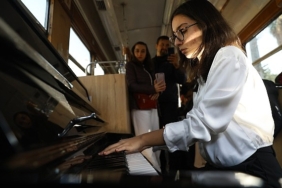 nostalji-tramvayinda-muzik-ziyafeti-V2uBVDqI.jpg