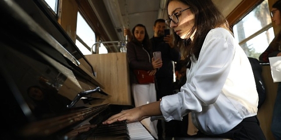 Nostalji tramvayında müzik ziyafeti