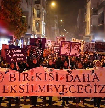 seferihisar-kadina-yonelik-siddete-karsi-mucadelenin-sesi-oldu-X42v9W6m.jpg
