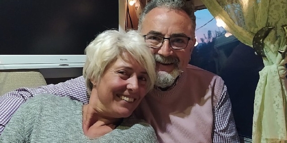 Türkiye’nin Tam Zamanlı Karavan Yaşamını Seçen Fenomen Çifti Fuat ve Oya Sakin: ‘Fuatoyasakin06’ ile Özgürlüğe Yolculuk!